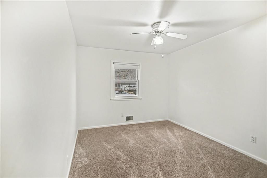 4933 S Grand Avenue — photo 9
