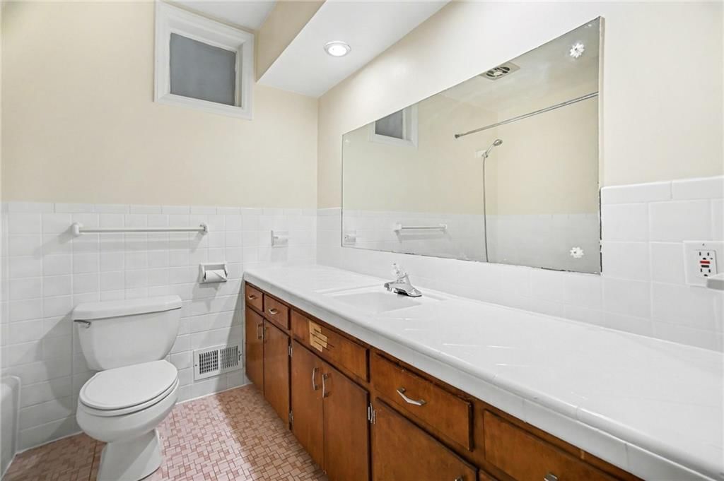 4933 S Grand Avenue — photo 13