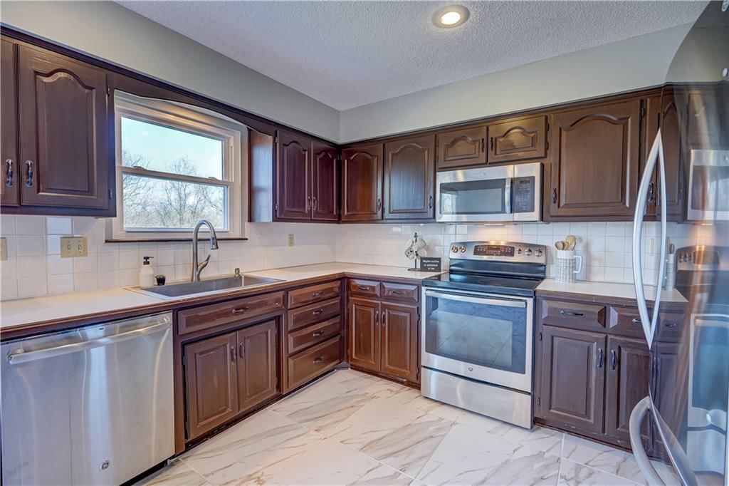 2501 NE Dale Hunter Trail — photo 16