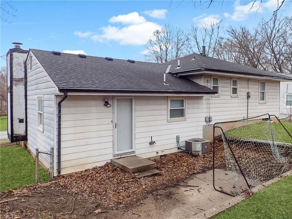 4245 N Lister Avenue — photo 4