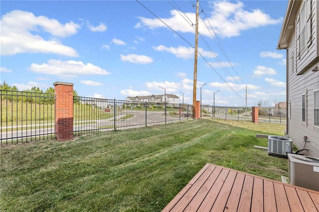 5245 Overland Drive — photo 12