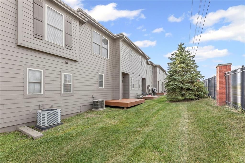 5245 Overland Drive — photo 13