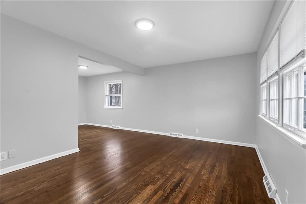 819 S Main Street — photo 4