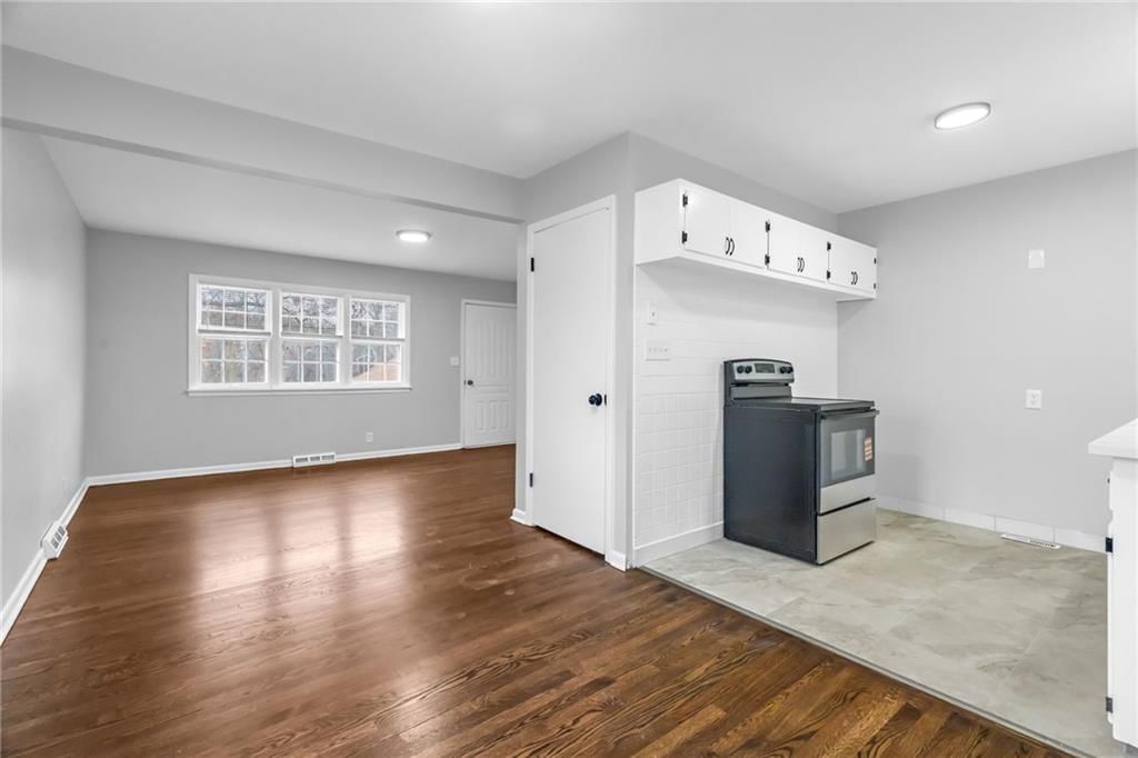 819 S Main Street — photo 8