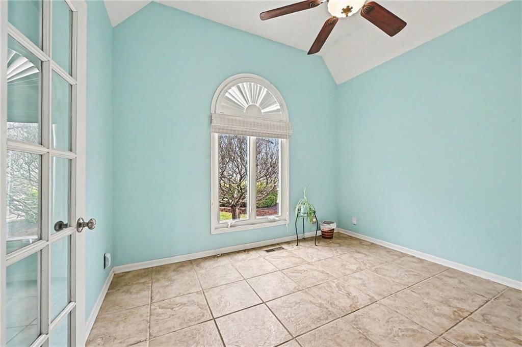 5529 Sleepy Hollow Drive — photo 17