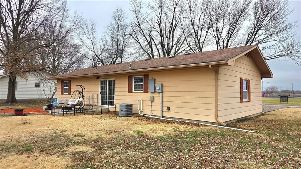 303 Clay Street — photo 12
