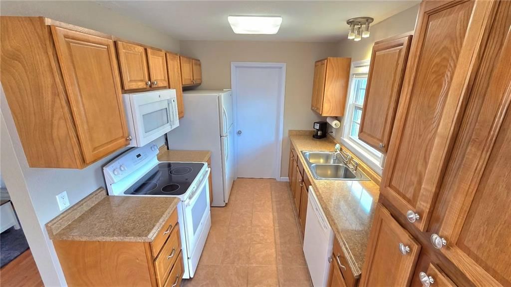 303 Clay Street — photo 17