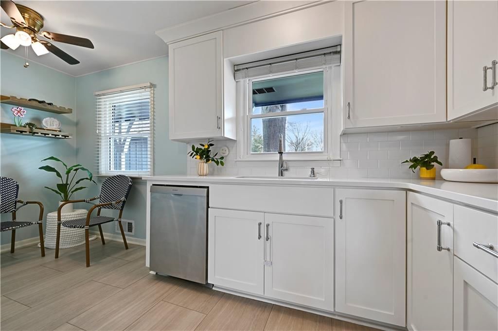 5814 W 84th Terrace — photo 8