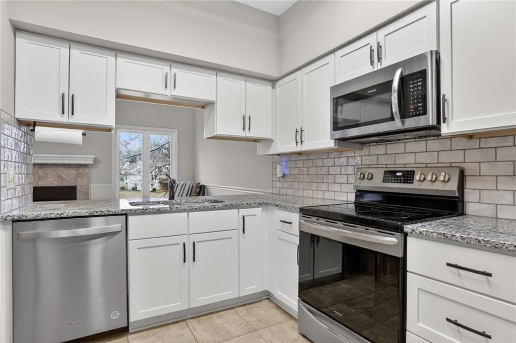 8247 NW Barrybrooke Court — photo 10