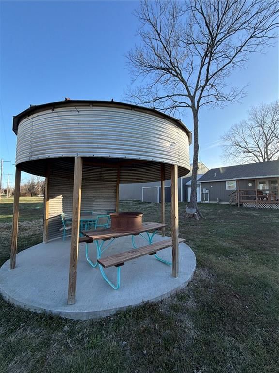 106 S PRESTON Street — photo 4