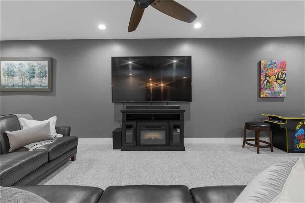 647 SW Crestview Drive — photo 8