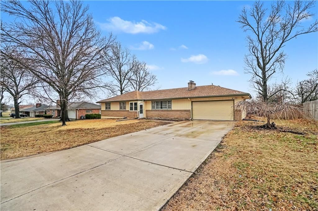8225 WOOD Avenue — photo 3