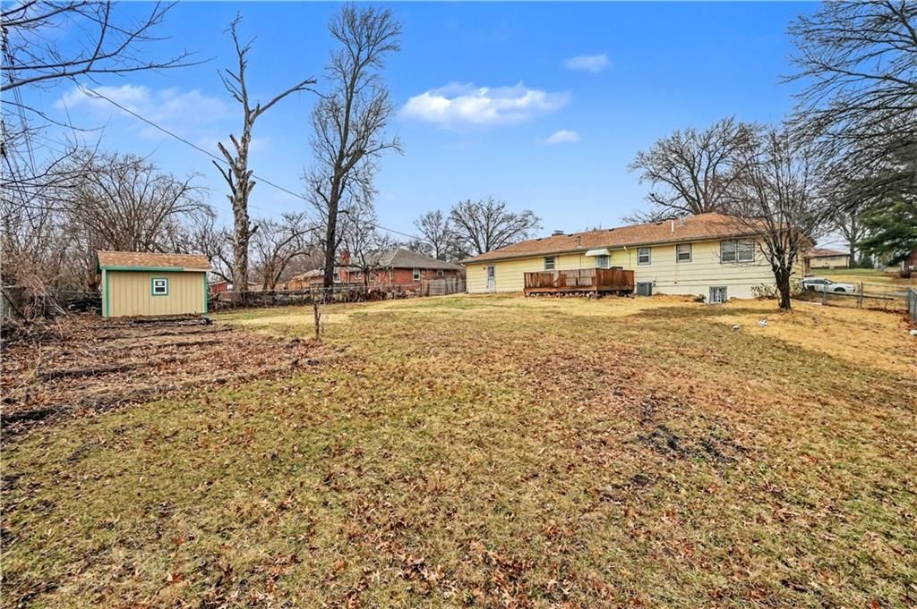 8225 WOOD Avenue — photo 4