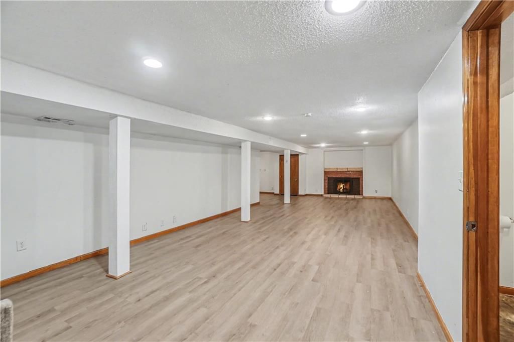 8225 WOOD Avenue — photo 8