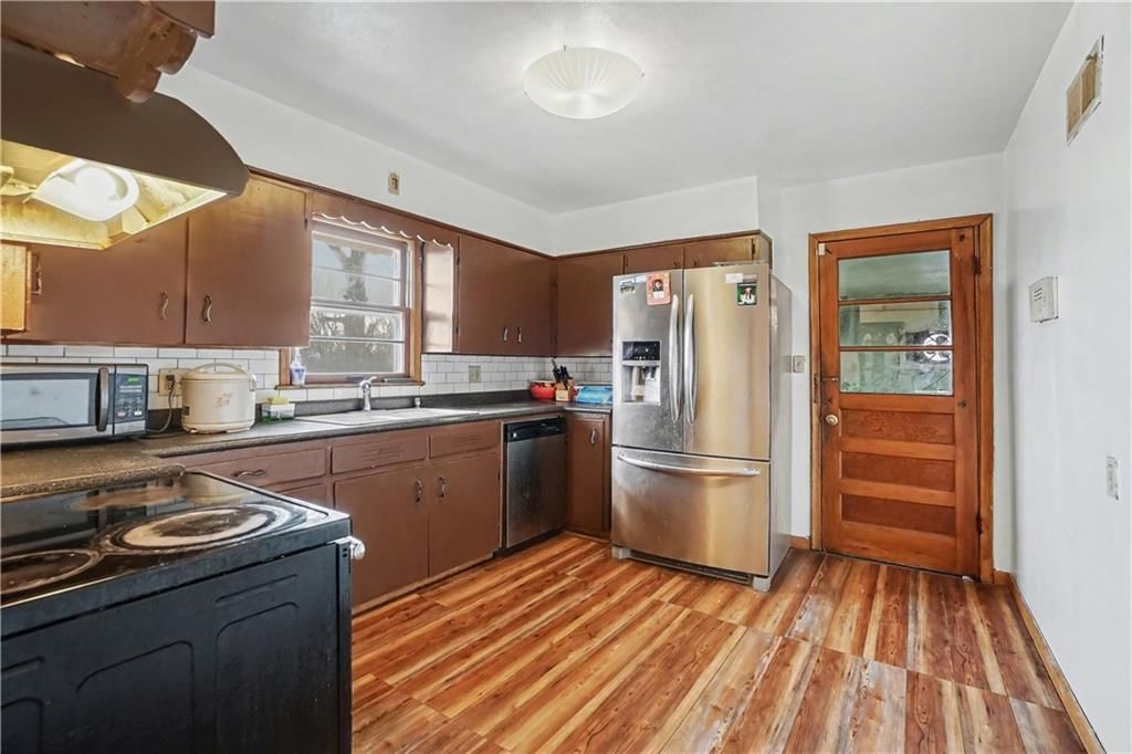8225 WOOD Avenue — photo 11