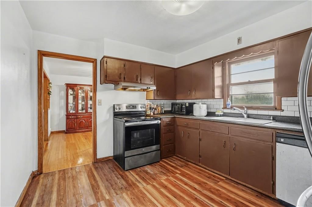 8225 WOOD Avenue — photo 12
