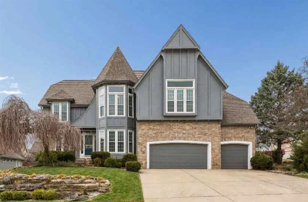 6642 Monticello Court, Parkville, MO