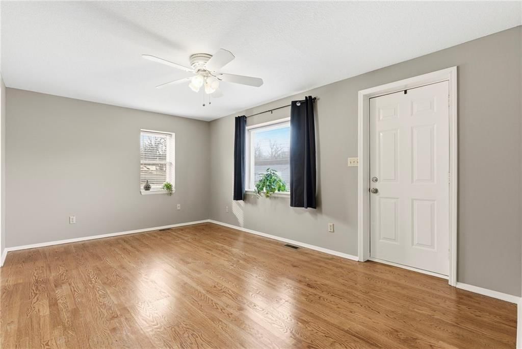 2509 S Sterling Avenue — photo 2