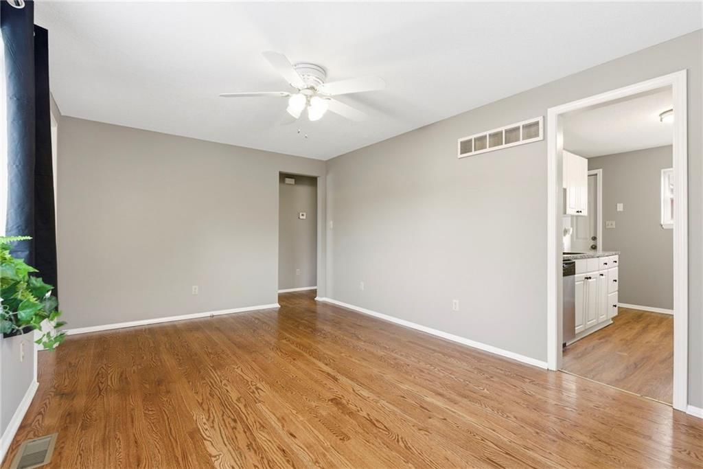 2509 S Sterling Avenue — photo 3
