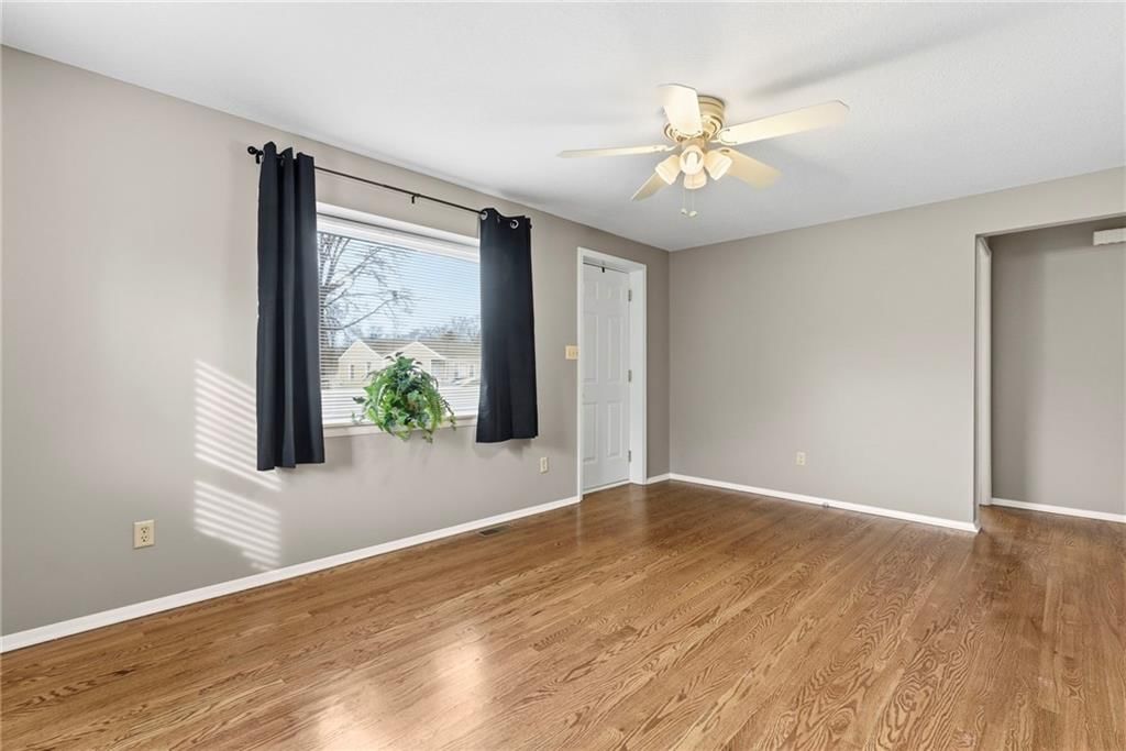 2509 S Sterling Avenue — photo 4