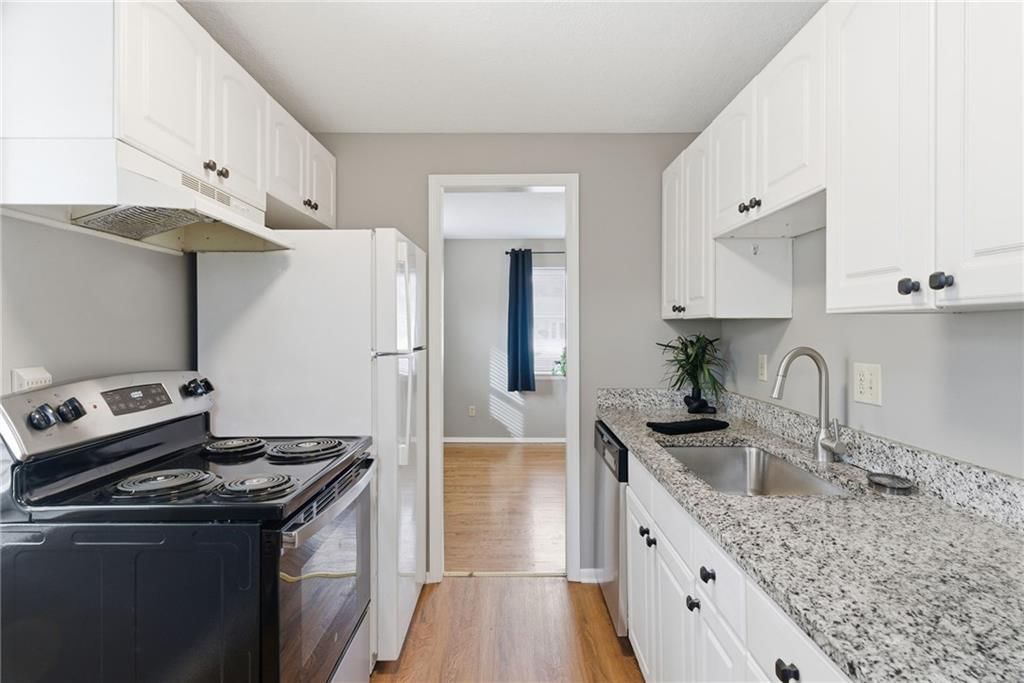 2509 S Sterling Avenue — photo 8