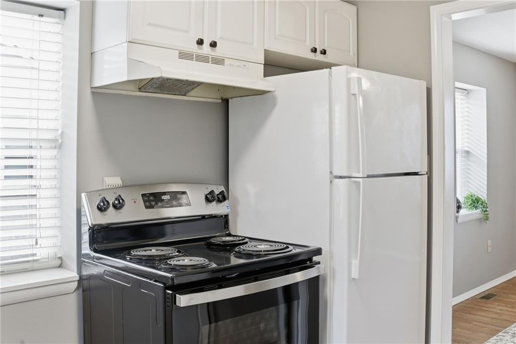 2509 S Sterling Avenue — photo 9