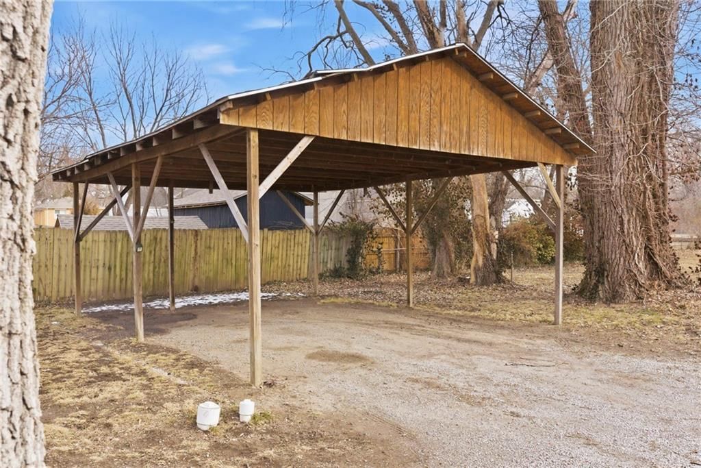 2509 S Sterling Avenue — photo 28