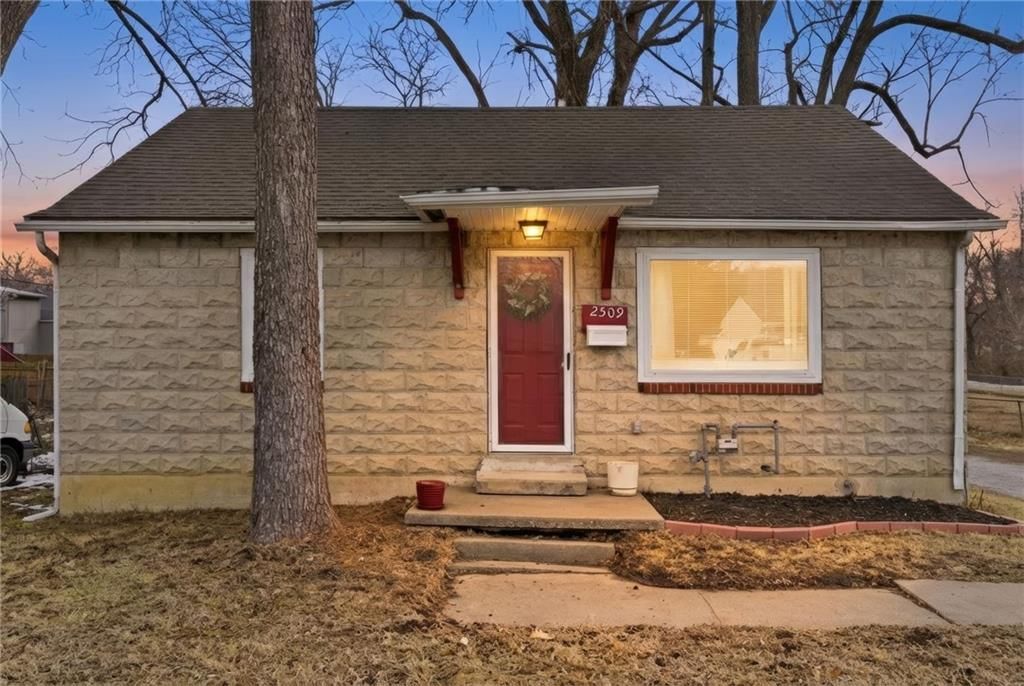 2509 S Sterling Avenue — photo 43