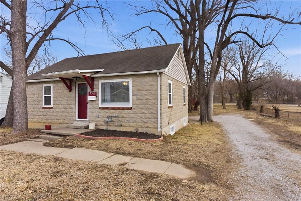 2509 S Sterling Avenue — photo 44