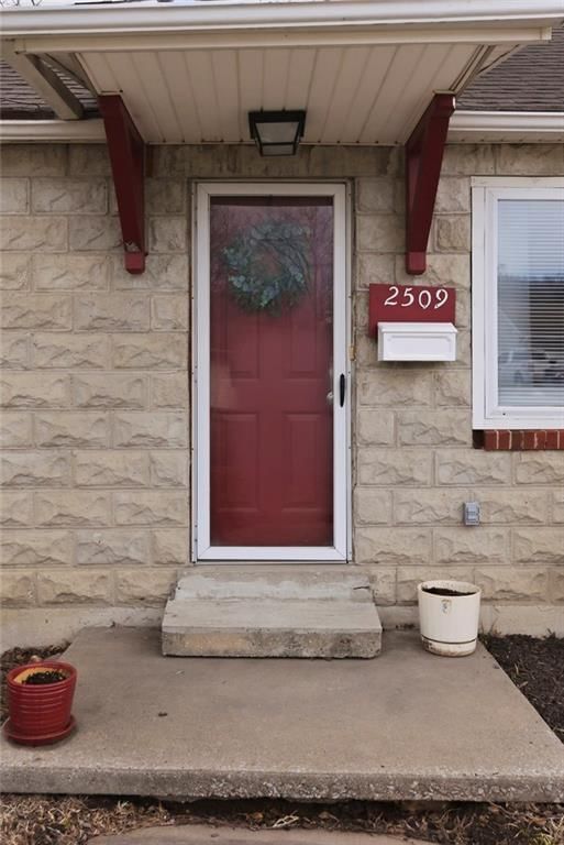 2509 S Sterling Avenue — photo 45