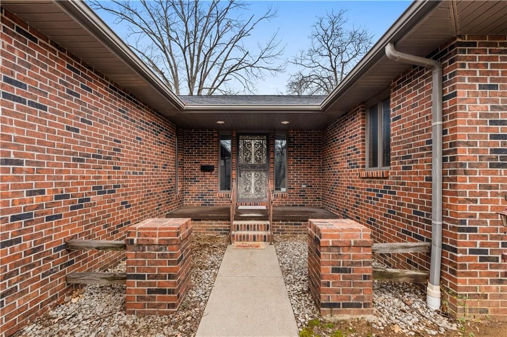 802 S Timberbrook Drive — photo 3