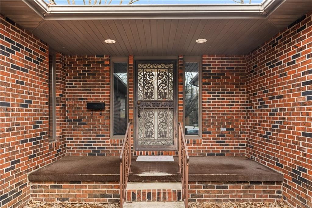 802 S Timberbrook Drive — photo 4