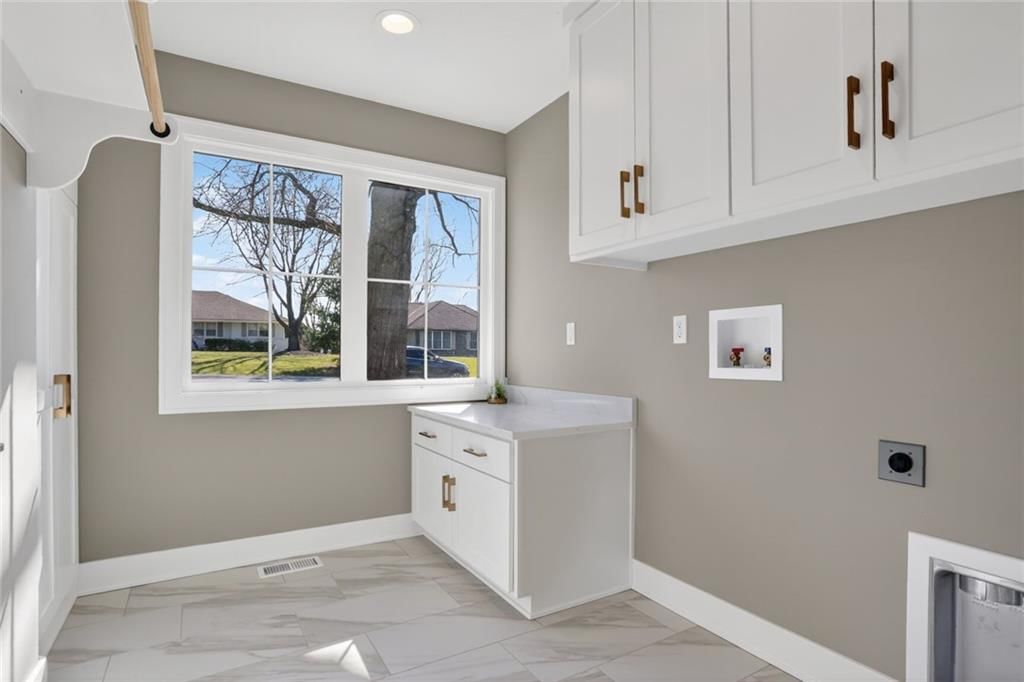 8206 NW Miami Street — photo 32