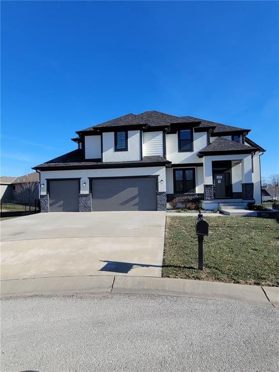 408 NE Greenview Drive, Blue Springs, MO