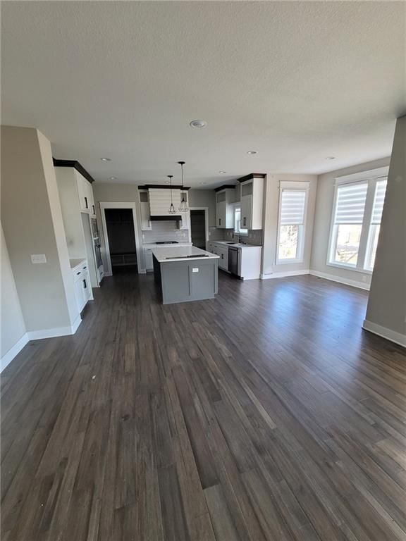 408 NE Greenview Drive — photo 4