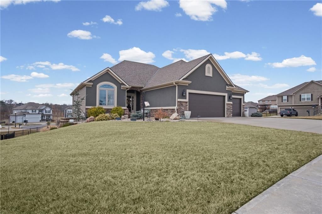 4600 Greystone Drive — photo 2