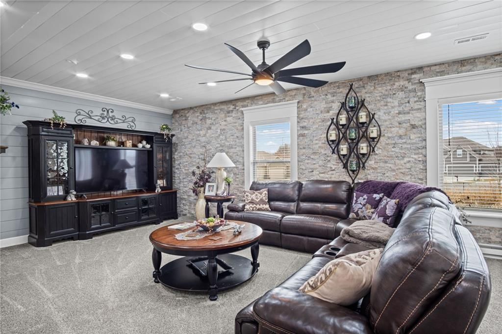 4600 Greystone Drive — photo 4