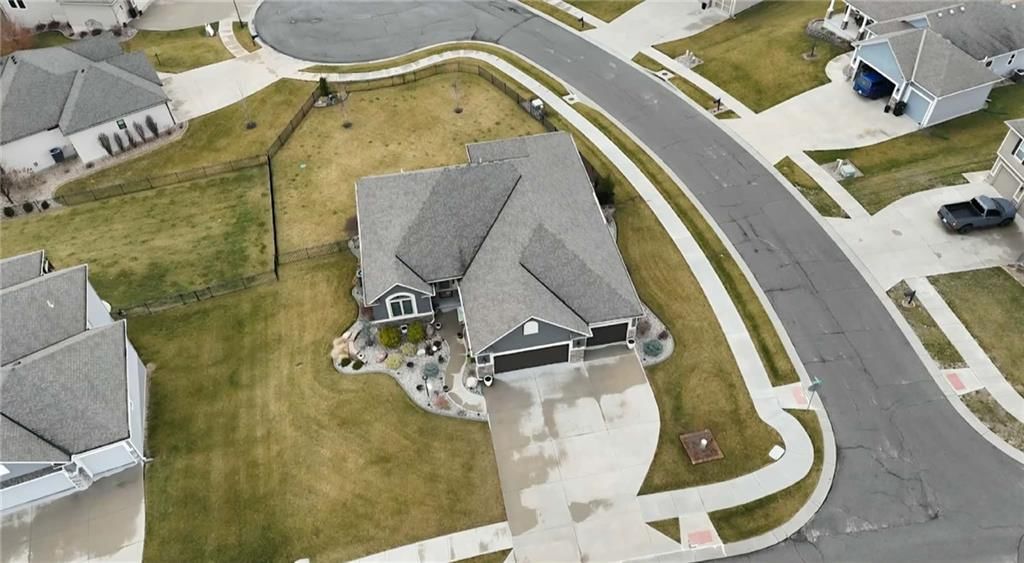 4600 Greystone Drive — photo 33