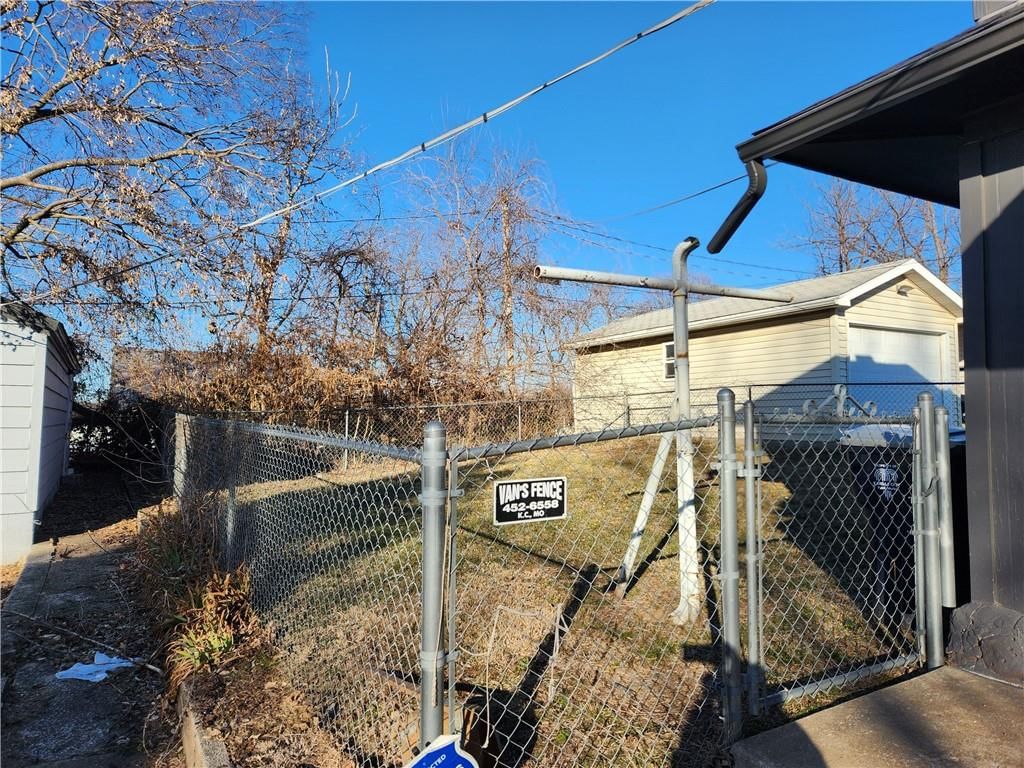 4412 N Jackson Avenue — photo 37