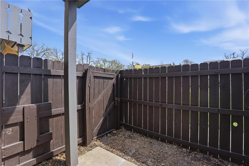 6232 Robinson Street — photo 18