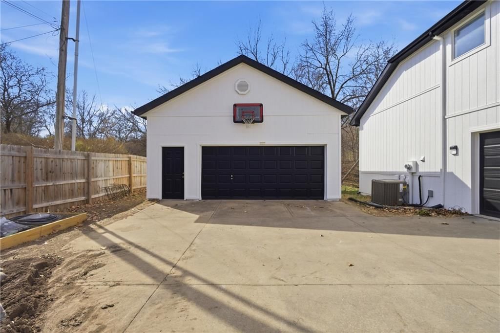 12221 Hubbard Road — photo 38