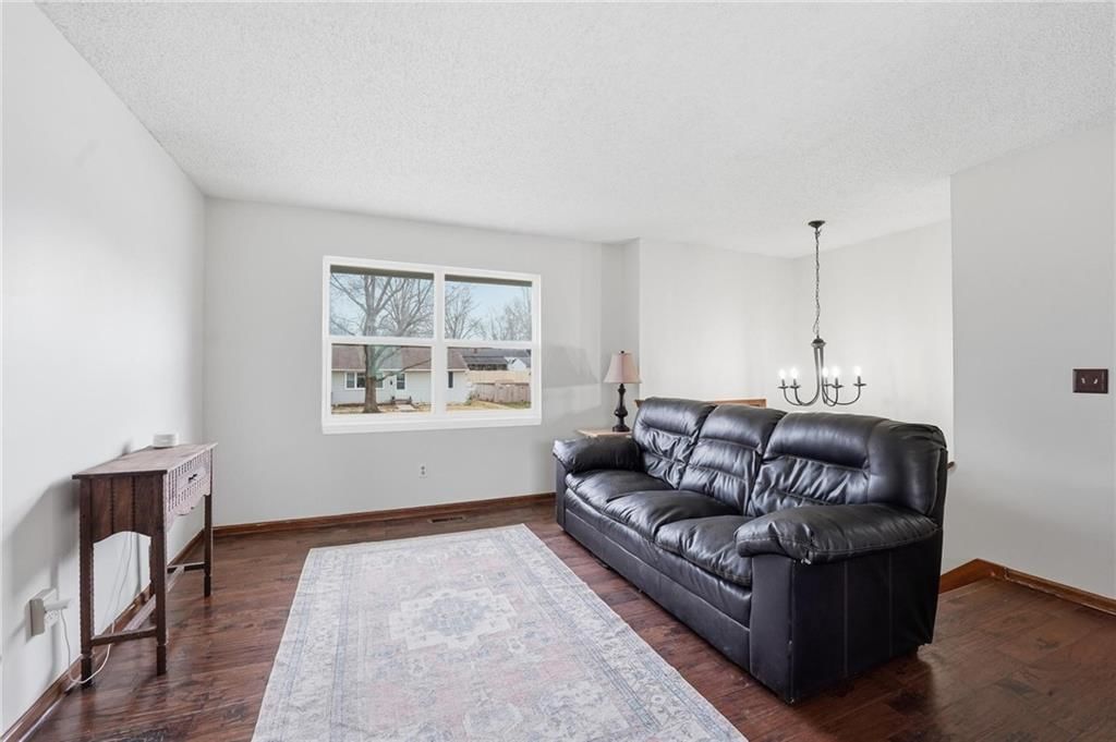 906 NE 67th Place — photo 3