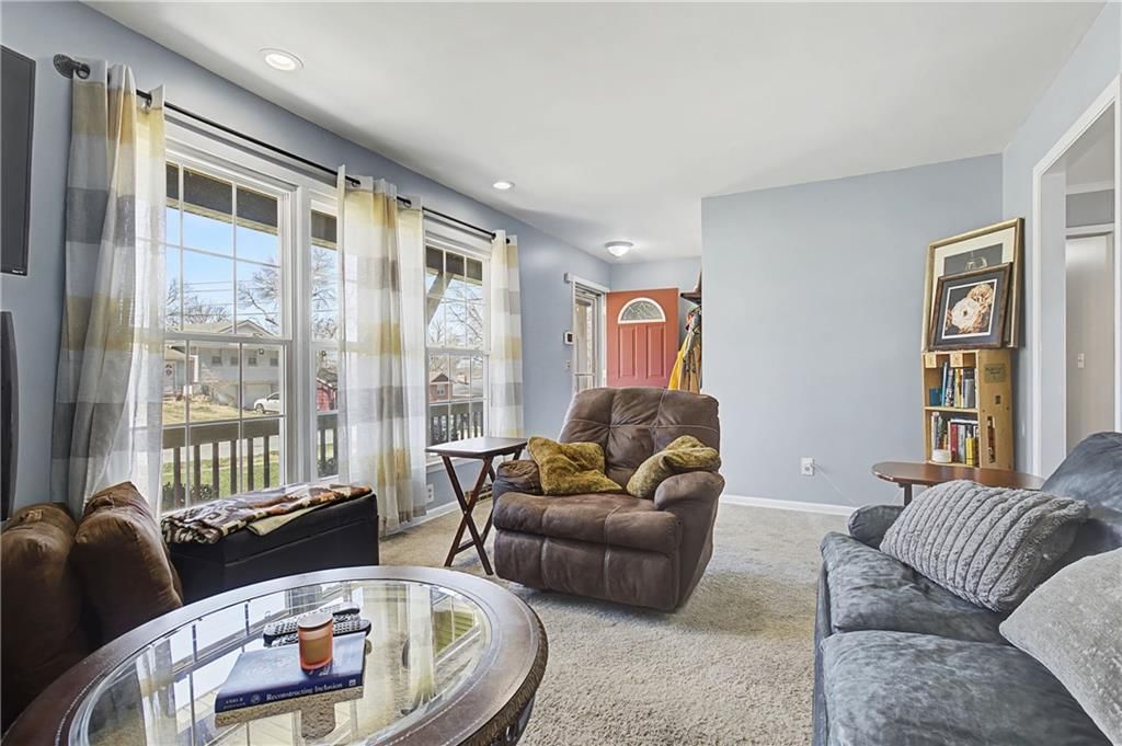 9923 Tracy Avenue — photo 4