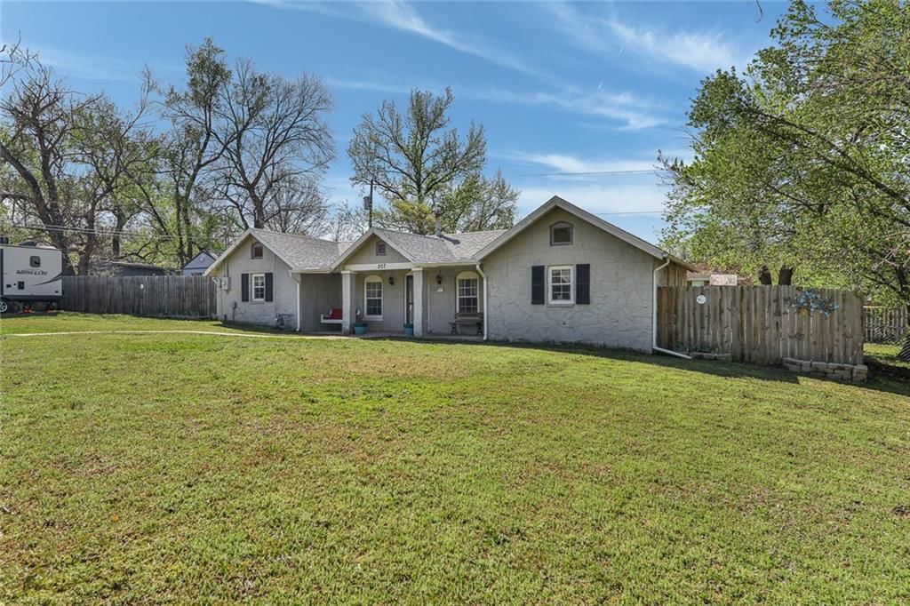 207 Rajah Road — photo 4