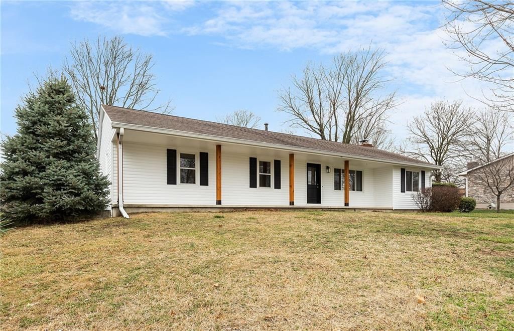 302 Knoll Drive — photo 2