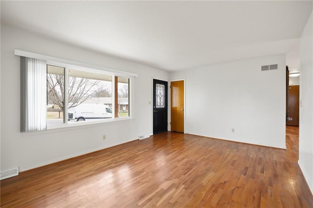302 Knoll Drive — photo 7