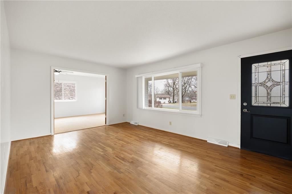 302 Knoll Drive — photo 8