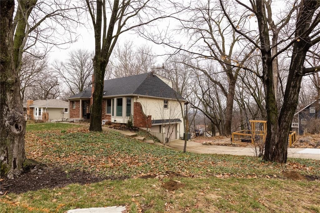 1826 NW WOODLAND Road — photo 38