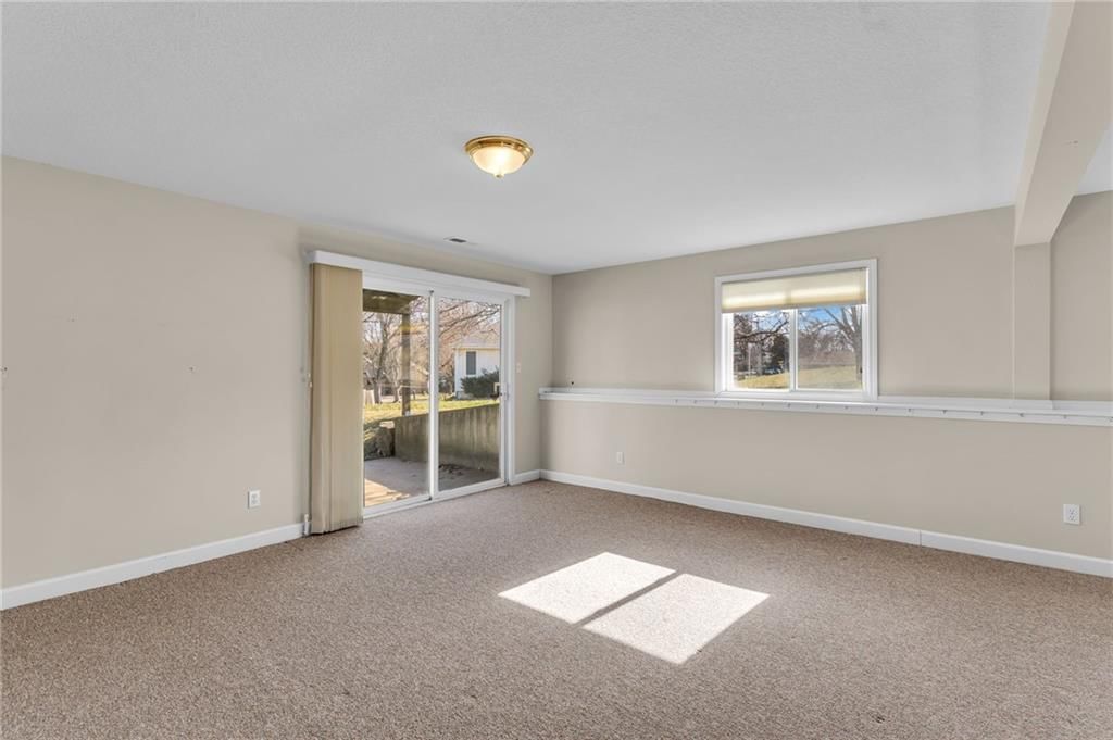 948 SW Woodbridge Court — photo 38