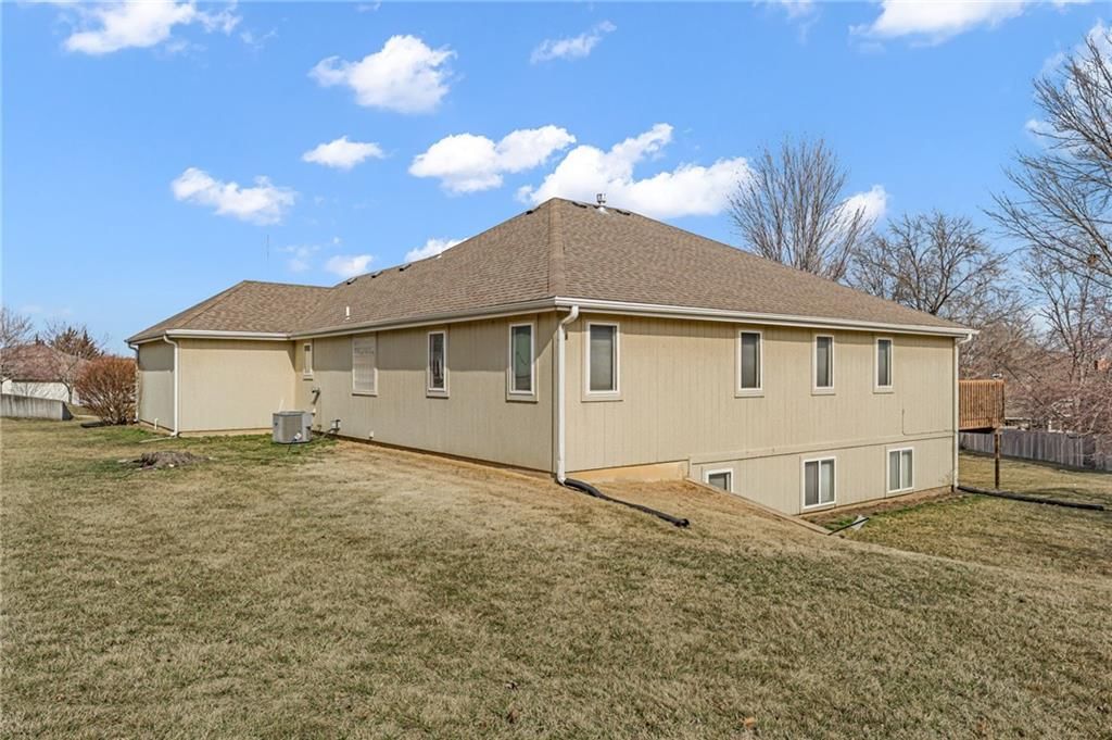 948 SW Woodbridge Court — photo 50